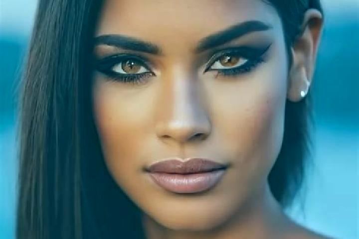 Naomi, 26, a chestnut hazel-eyed latina companion based in Pietramelara. Offering Domination, Erotic Massage, OWO. Available for incall and outcall, overnigh...