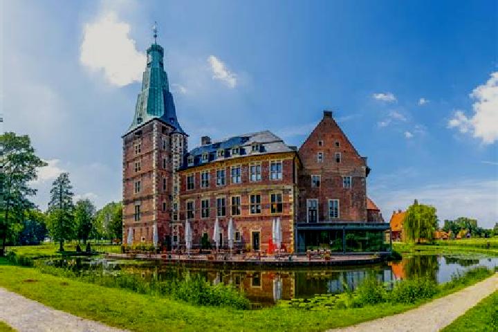 Naomi, 26 — Escort in Straelen, Germany