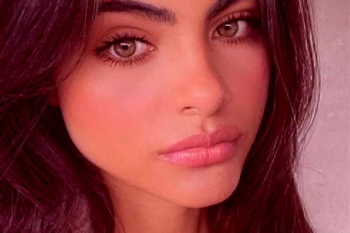 Naomi, 27, a brunette green-eyed middle eastern companion based in Oberndorf in der Ebene. Offering Prostate Massage, A-Level, Party Girl, Dinner Date. Avail...
