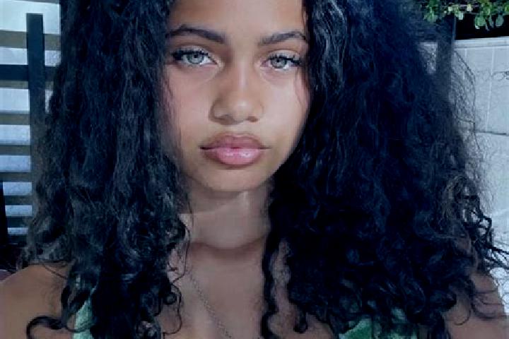 Naomi, 28, a black green-eyed mixed companion based in Panissieres. Offering Couples, Prostate Massage, Domination, Roleplay, Dinner Date. Available for inca...