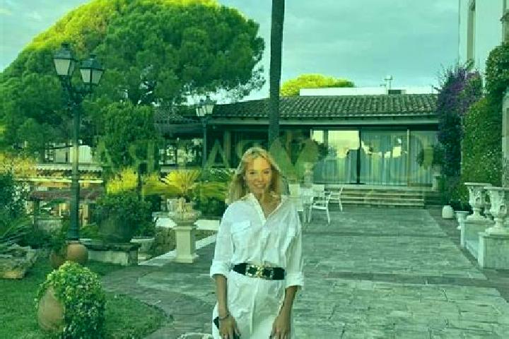 Naomi, 28, a blonde amber-eyed mediterranean companion based in Bruay-la-Buissiere. Offering GFE, Domination, BDSM. Available for incall and outcall, overnig...