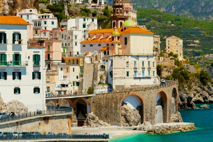 Naomi, 28 — Escort in Barbara, Italy
