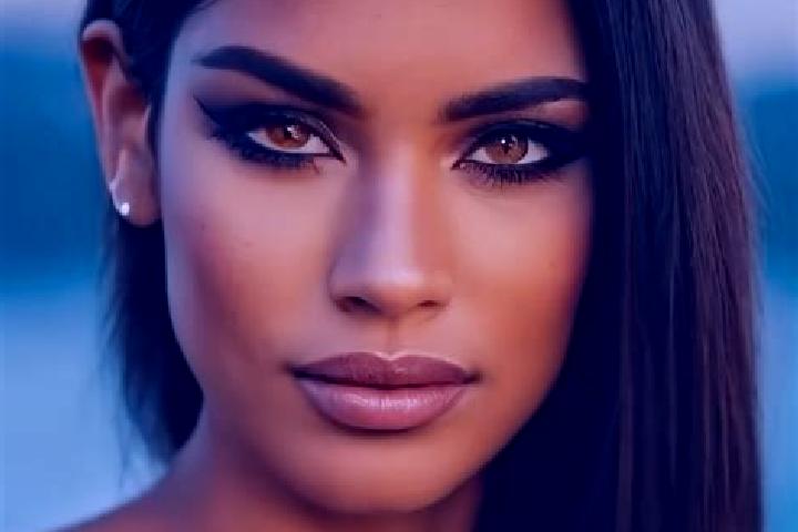 Naomi, 29, a auburn dark-eyed latina companion based in Fonte Boa. Offering Party Girl, 69, Prostate Massage. Available for incall and outcall, day and eveni...