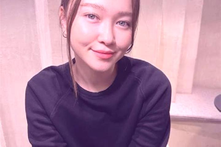Naomi, 29, a dark blonde blue-eyed asian companion based in La Criba. Offering Duos, Massage, Erotic Massage. Available for incall and outcall, day and eveni...