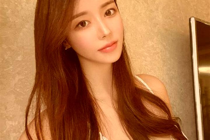 Naomi, 29 — Escort in Kurau, Indonesia