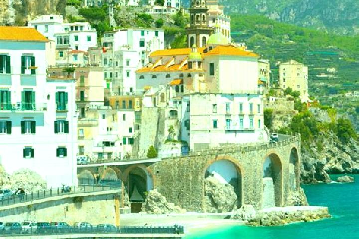 Naomi, 29 — Escort in Ortelle, Italy