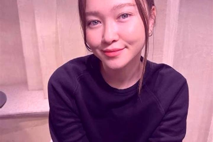 Naomi, 30, a auburn blue-eyed asian companion based in Sant Alberto. Offering Girlfriend Experience, BDSM, Deep French Kissing, Massage. Available for incall...