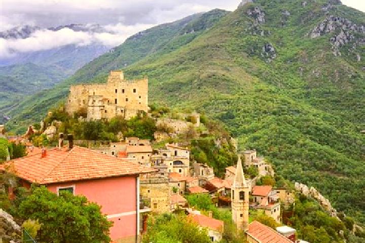 Naomi, 31 — Escort in Castelvecchio di Rocca Barbena, Italy