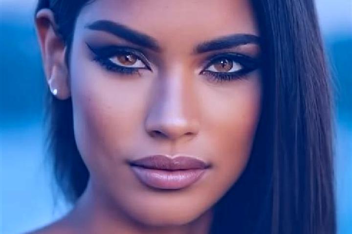 Naomi, 32, a black hazel-eyed latina companion based in Rankus. Offering BDSM, Dinner Date, Massage. Available for incall and outcall, day and evening dates.
