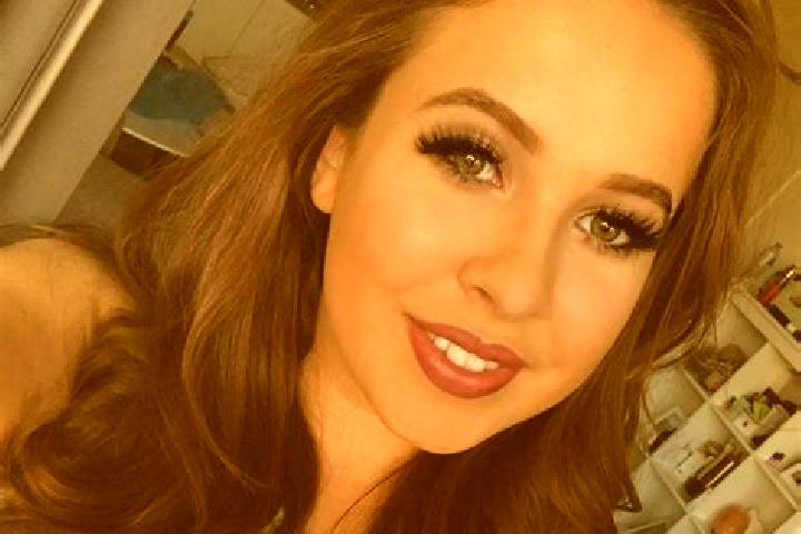 Naomi, 32, a dark blonde amber-eyed european companion based in Sabara. Offering A-Level, Overnight, Party Girl, Erotic Massage. Available for incall and out...