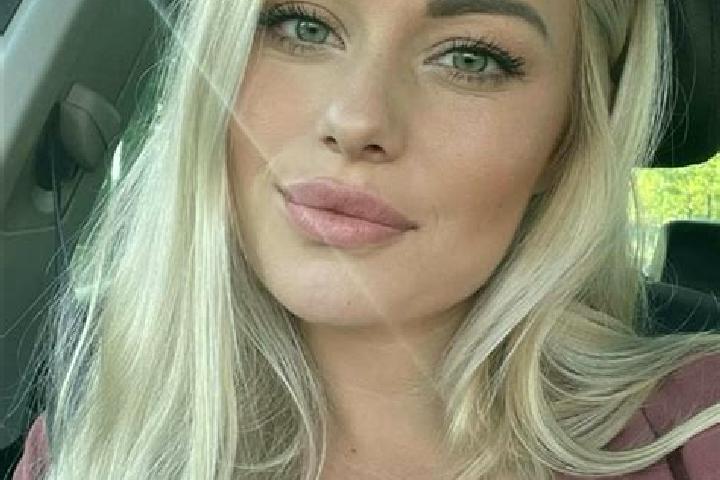 Naomi, 33, a blonde hazel-eyed mixed companion based in Rougemont-le-Chateau. Offering Dinner Date, Domination, Striptease. Available for incall and outcall,...