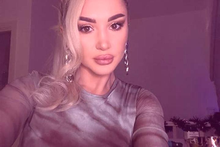 Naomi, 34, a auburn grey-eyed european companion based in Zabrusany. Offering Duos, Travel Companion, Domination, Tantra. Available for incall and outcall, o...