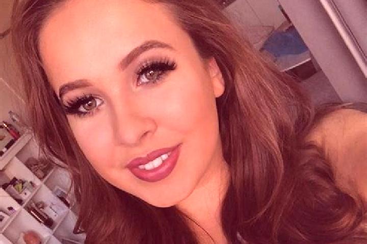 Naomi, 34, a dark blonde amber-eyed caucasian companion based in Holbeach Clough. Offering Couples, GFE, Girlfriend Experience. Available for incall and outc...