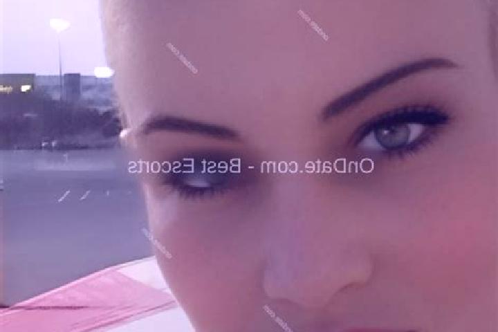 Naomi, 34 — Escort in Negrilesti, Romania