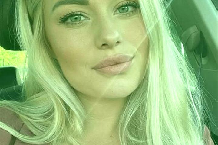 Naomi, 35, a blonde hazel-eyed mixed companion based in Dorio. Offering Striptease, CIM, Travel Companion, Dinner Date, BDSM. Available for incall and outcal...