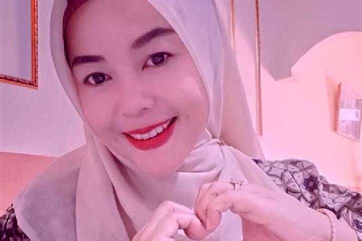Naomi, 35 — Escort in Kedawung, Indonesia