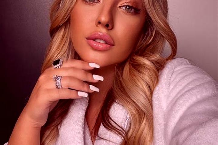 Naomi, 37, a blonde grey-eyed latina companion based in Avcilar. Offering CIM, Striptease, Dinner Date, Tantra. Available for incall and outcall, day and eve...