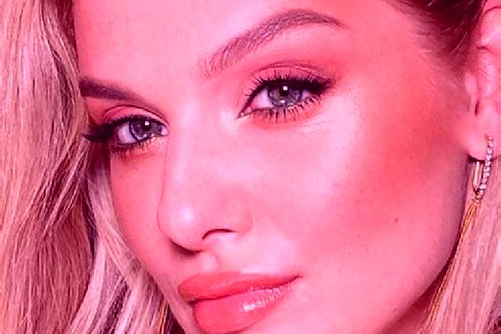 Naomi, 37, a dark blonde green-eyed mediterranean companion based in Duibo. Offering Deep French Kissing, Domination, Tantra. Available for incall and outcal...