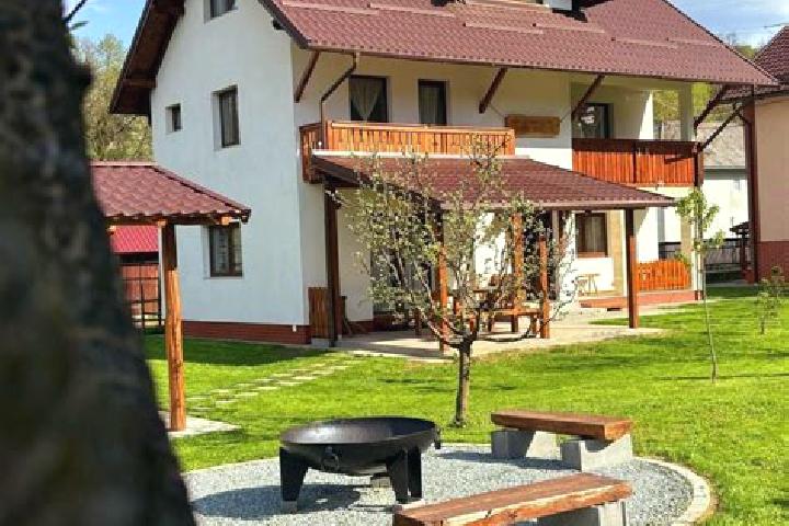 Naomi, 37 — Escort in Sambata de Jos, Romania