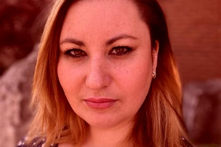 Naomi, 38 — Escort in Hanna, Canada