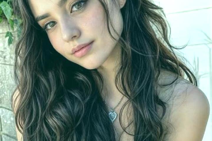 Natalie, 20, a auburn brown-eyed middle eastern companion based in Ouville-la-Riviere. Offering Tantra, Deep French Kissing, Travel Companion, Party Girl, St...