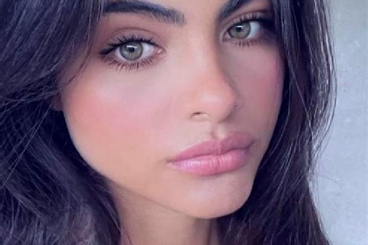 Natalie, 21, a brunette grey-eyed indian companion based in Feiketu. Offering Deep French Kissing, OWO, BDSM. Available for incall and outcall, day and eveni...