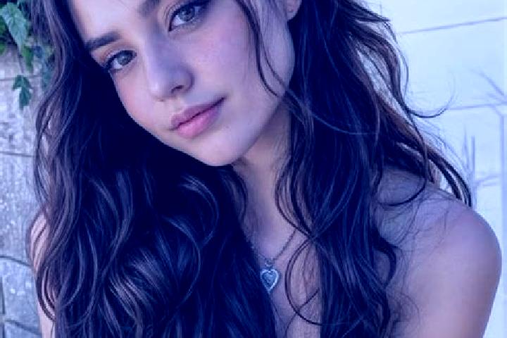 Natalie, 23, a auburn amber-eyed slavic companion based in Soko. Offering Striptease, A-Level, Dinner Date. Available for incall and outcall, overnight booki...