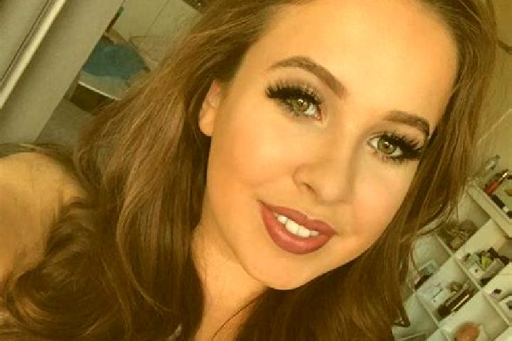 Natalie, 24, a brunette brown-eyed mediterranean companion based in Waiblingen. Offering Overnight, Erotic Massage, Deep French Kissing, Massage. Available f...
