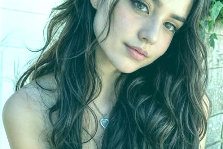 Natalie, 25, a auburn brown-eyed caucasian companion based in Zotoluca. Offering Party Girl, Deep French Kissing, 69. Available for incall and outcall, day a...
