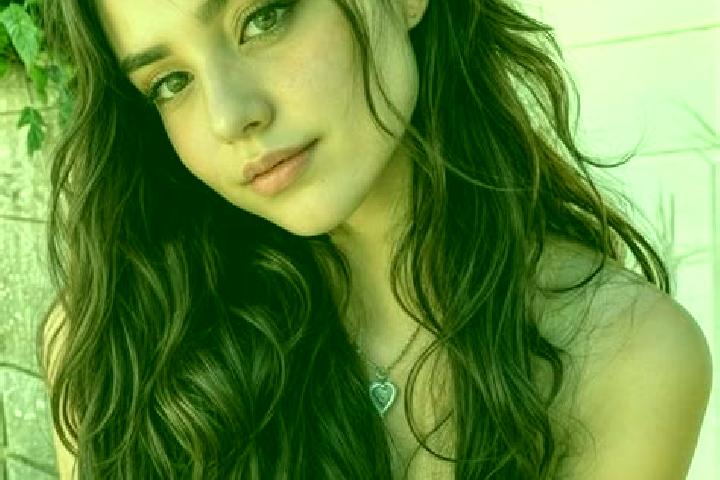 Natalie, 26, a auburn hazel-eyed middle eastern companion based in Lamalera. Offering Couples, Deep French Kissing, Dinner Date, Tantra, Girlfriend Experienc...