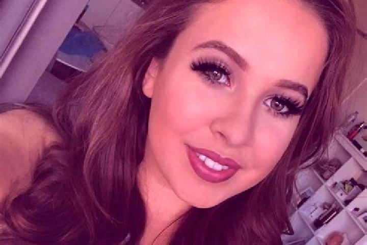 Natalie, 26, a chestnut dark-eyed latina companion based in Saint-Louis du Sud. Offering A-Level, Dinner Date, Duos, Tantra. Available for incall and outcall...