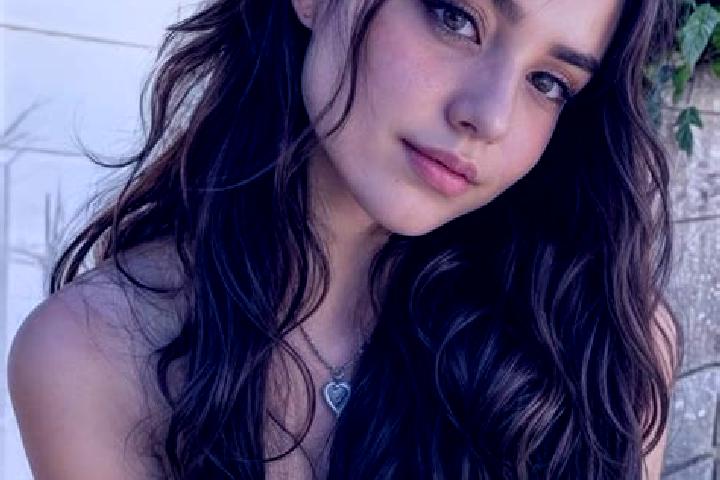 Natalie, 27, a auburn hazel-eyed middle eastern companion based in Caxias do Sul. Offering CIM, Party Girl, Overnight. Available for incall and outcall, over...