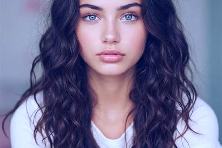 Natalie, 28, a blonde amber-eyed mediterranean companion based in Carbo. Offering Duos, Couples. Available for incall and outcall, overnight bookings available.