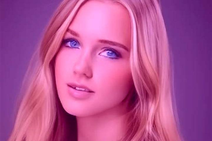 Natalie, 28, a blonde hazel-eyed mediterranean companion based in Gorino. Offering Dinner Date, Tantra, Domination, Party Girl. Available for incall and outc...