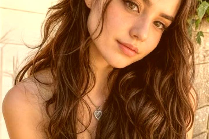 Natalie, 30, a auburn amber-eyed middle eastern companion based in Gouezec. Offering Roleplay, BDSM, OWO. Available for incall and outcall, overnight booking...
