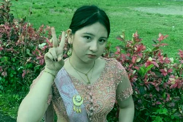 Natalie, 35 — Escort in Sakra, Indonesia