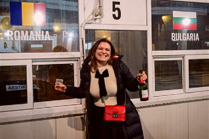 Natalie, 36 — Escort in Poboru, Romania
