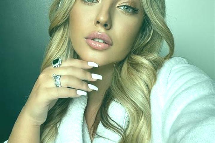 Natalie, 37, a blonde grey-eyed latina companion based in Al Fashn. Offering Deep French Kissing, Travel Companion, GFE, 69, Couples. Available for incall an...