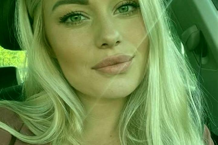 Natalie, 38, a blonde hazel-eyed ebony companion based in Lendinara. Offering CIM, Party Girl, Massage. Available for incall and outcall, day and evening dates.