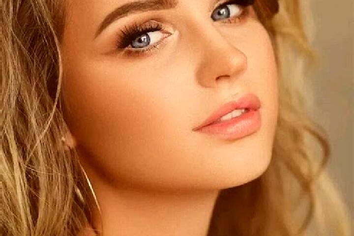 Nora, 20, a dark blonde blue-eyed caucasian companion based in Villebernier. Offering Tantra, Duos, Fetish, Striptease, Domination. Available for incall and ...