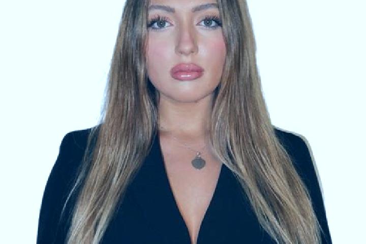Nora, 20 — Escort in Hanley Hills, United States