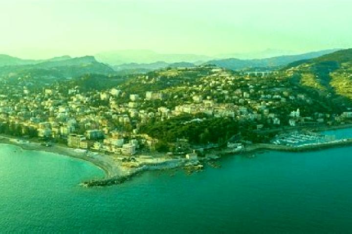 Nora, 21 — Escort in Bordighera, Italy