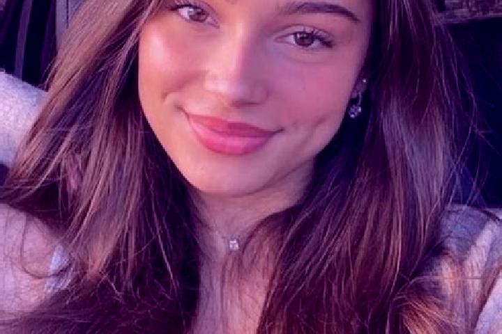 Nora, 22, a brunette hazel-eyed slavic companion based in Saint-Romain-de-Popey. Offering Deep French Kissing, Overnight, GFE. Available for incall and outca...