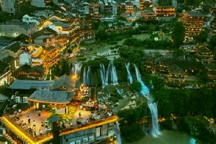 Nora, 22 — Escort in Huotong, China
