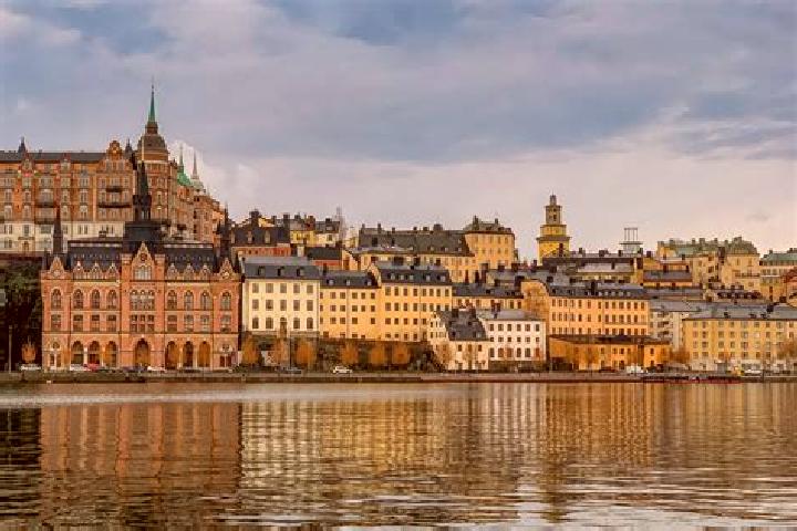 Nora, 22 — Escort in Loevgaerdet, Sweden