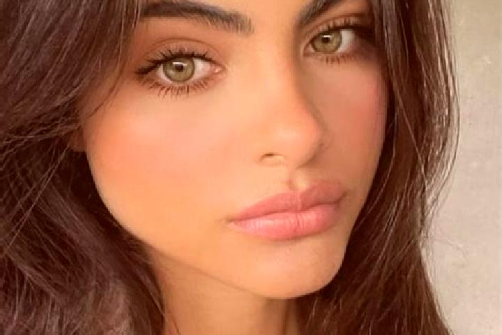 Nora, 23, a auburn dark-eyed caucasian companion based in Palpala. Offering Fetish, A-Level, Overnight. Available for incall and outcall, day and evening dates.