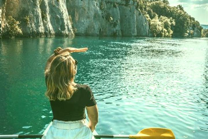 Nora, 23 — Escort in Naours, France