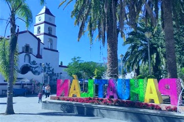 Nora, 23 — Escort in Pahuatlan de Valle, Mexico