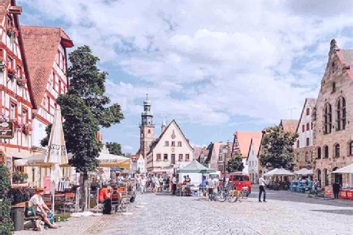 Nora, 25 — Escort in Neuhaus an der Pegnitz, Germany