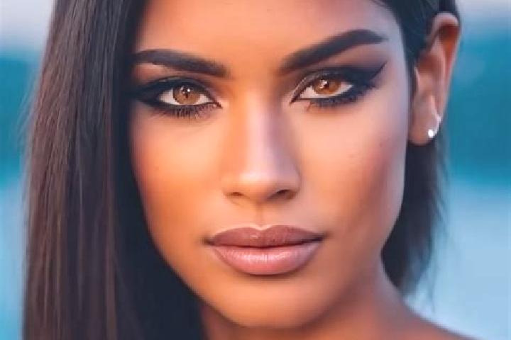 Nora, 27, a red amber-eyed latina companion based in Slavuta. Offering Domination, Couples, Overnight. Available for incall and outcall, day and evening dates.